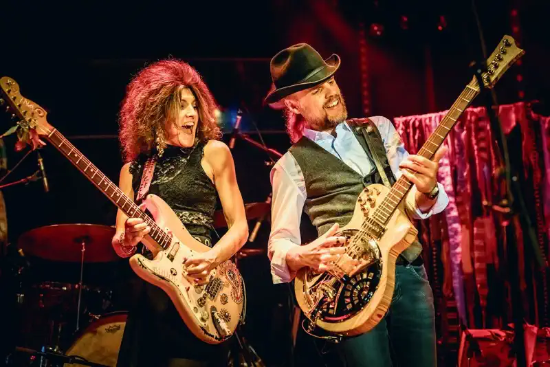 Das 31. Hessische Bluesfestival – Blues, Schmus & Apfelmus verwandelt den historischen Schlosspark Laubach vom 21. bis 23. August 2026 erneut in einen der beliebtesten Treffpunkte für Bluesfreunde aus nah und fern.