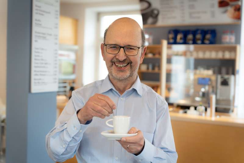 Auf eine Tasse Kaffee mit Prof. Beutelspacher - Online-Vortrag zur Zahl Null