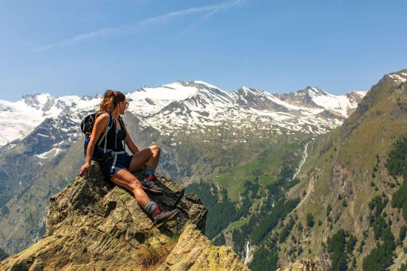 Wanderwege am Fuße der Alpen, Peter Berglund, Canva.com