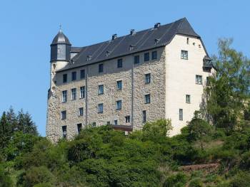 <a href="https://commons.wikimedia.org/wiki/File:Burg_Schadeck.jpg">Whgler</a>, 