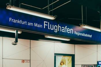 Entspannt in den Urlaub starten: Wie Sie Stress am Frankfurter Flughafen vermeid