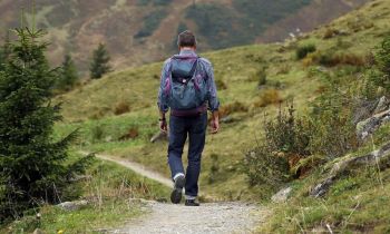 Bei jedem Wetter gut angezogen: Ausstattungstipps für die nächste Wanderung 