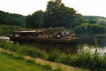 Originelle Schiffsfahrten auf der Lahn