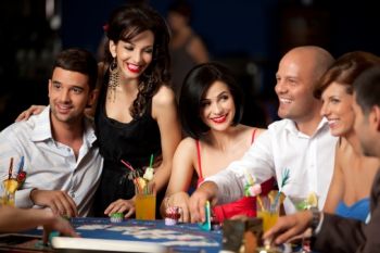 Wie Sie Ihre eigenen Pokerpartys veranstalten