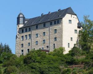 <a href="https://commons.wikimedia.org/wiki/File:Burg_Schadeck.jpg">Whgler</a>, <a href="https://creativecommons.org/licenses/by-sa/4.0">CC BY-SA 4.0</a>, via Wikimedia Commons <a href="https://commons.wikimedia.org/wiki/File:Burg_Schadeck.jpg">Whgler</a>,