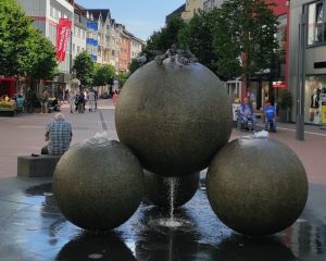 „Die ganze Welt steckt voller Mathematik!“ Mathematische Stadtführungen durch Gi