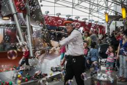 Zirkus-Zauber beim Airlebnis-Tag am Flughafen Frankfurt